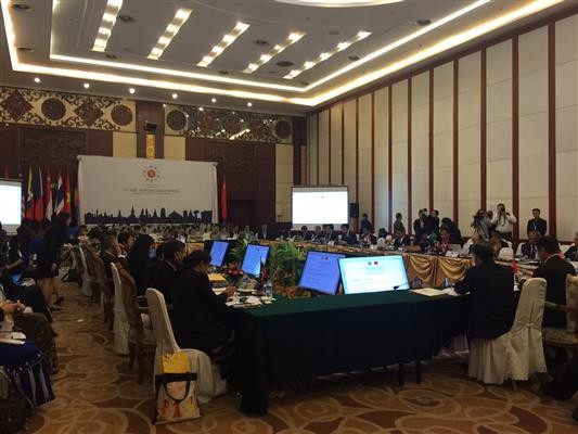 Konsultationen zwischen den ASEAN-Wirtschaftsministern und den USA und China - ảnh 1